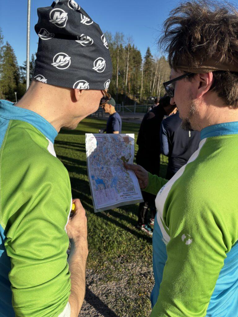 Vufin suunnistusjoukkueiden Firmaliiga-kausi päätökseen – kiinnostaako rogaining-kisa Nuuksion huurteisessa?