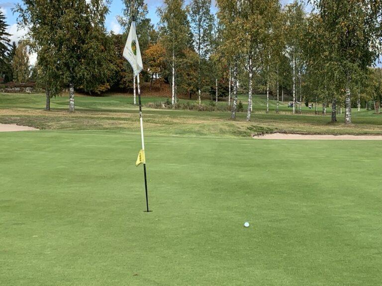 Golf-liput myyty loppuun